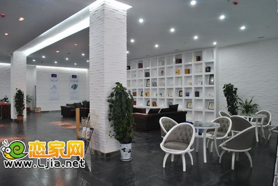 慧谷待客區(qū)及書架的完美配搭
