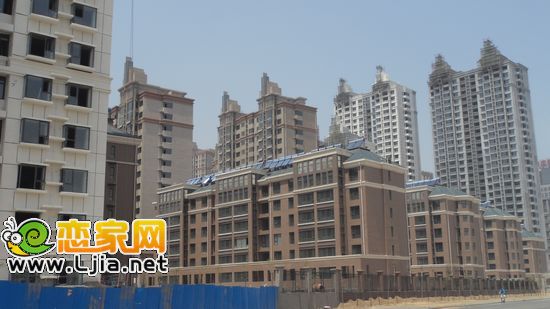 沿新凱大街拍攝的楓丹白露實景圖