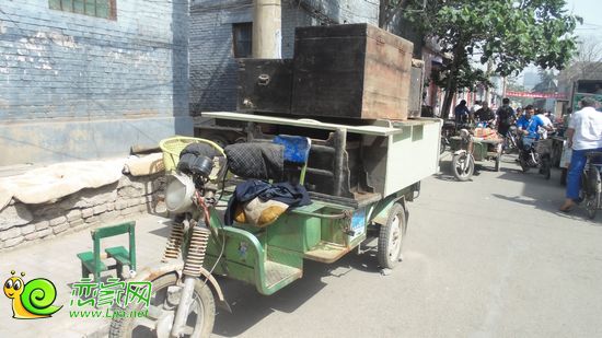 串城街居民都在忙著搬家