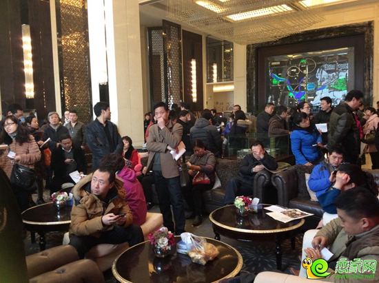 營銷中心人頭攢動