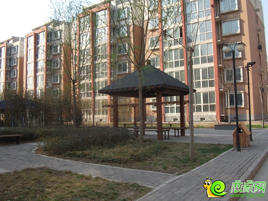 遠實鳳凰城小區(qū)內(nèi)花園亭臺
