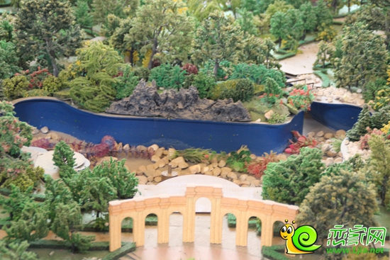 月亮灣小區(qū)內(nèi)的園林景觀