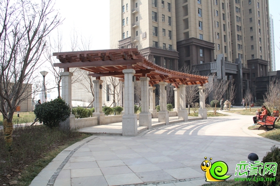 美的城小區(qū)內園林