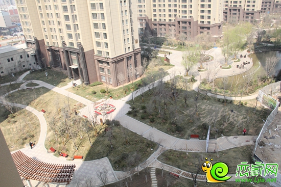 美的城小區(qū)內園林實景