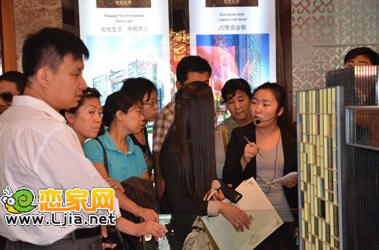 名仕公館為戀家網看房團講解