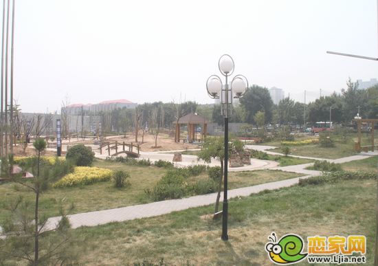 小區(qū)綠化的樣板廣場(chǎng)