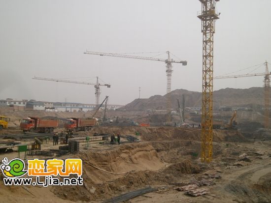 其余樓棟也在有條不紊的施工中