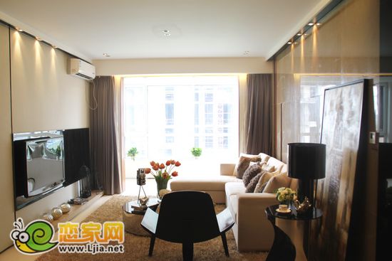 美的城132㎡經典戶型實景樣板間客廳