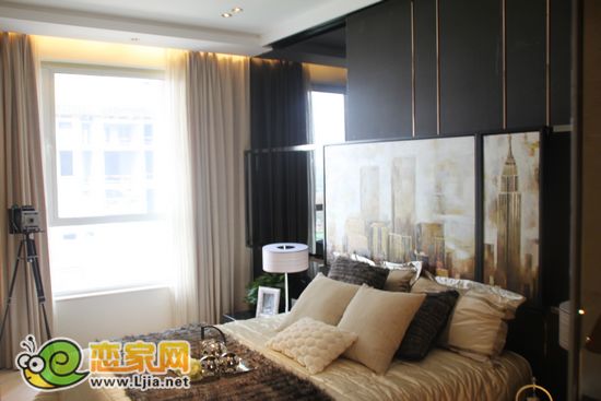 美的城132㎡戶型實景樣板間主臥