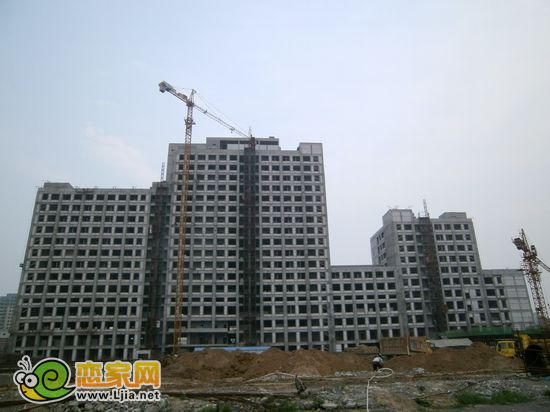 現(xiàn)代·頤和佳苑南側(cè)中心醫(yī)院已經(jīng)建好