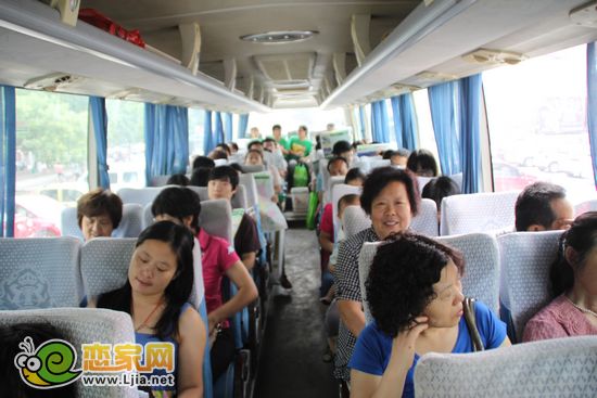 看房車上座無虛席，即將向美的城出發(fā)