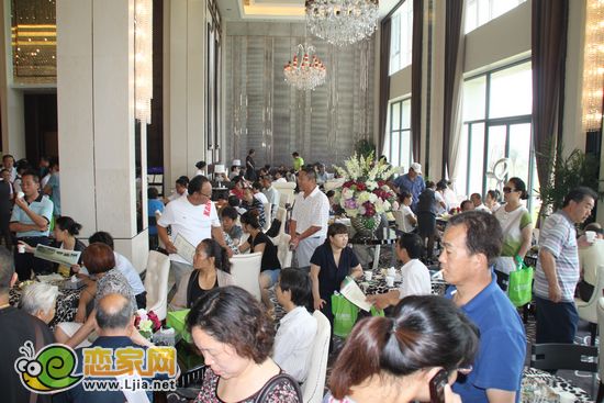 美的城售樓處正在接受認籌的看房嘉賓