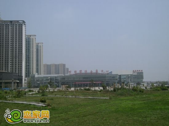 現(xiàn)代奧城離邯鄲國際會展中心不足500米