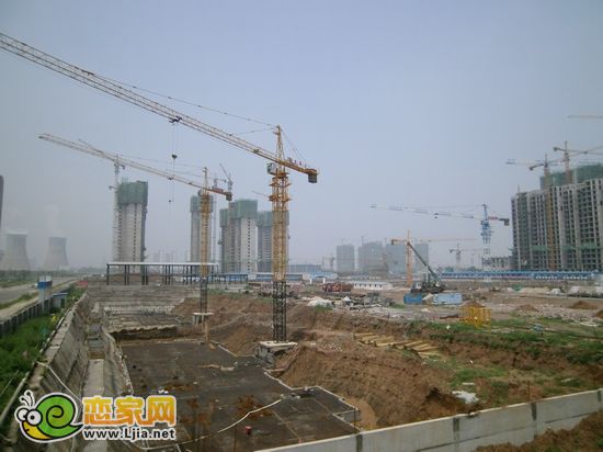 現(xiàn)代華府工項目現(xiàn)場 1、2#樓已完成開槽