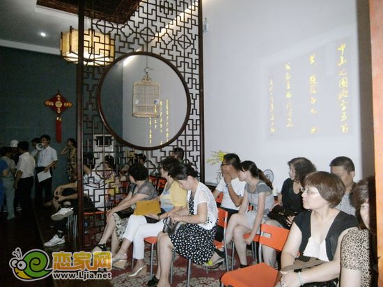 趙都華府首發(fā)活動(dòng)現(xiàn)場(chǎng) 正在等待選房的嘉賓