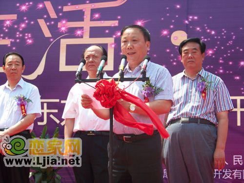 康奈集團董事長鄭秀康