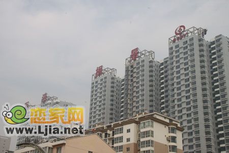 遠處瞭望小區(qū)