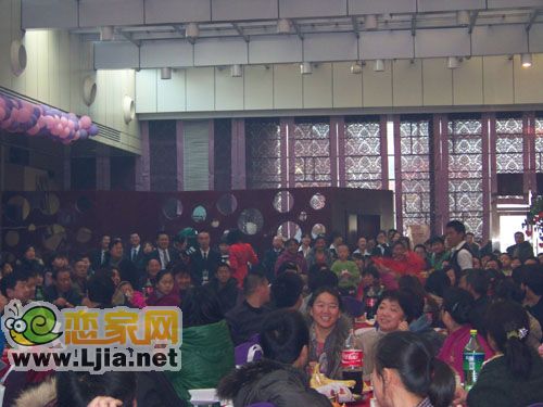 游戲環(huán)節(jié)：擊鼓傳繡球