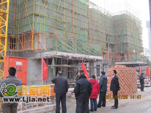 業(yè)主代表參觀工地建設