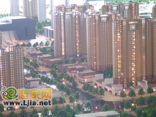 400米炫彩風(fēng)情商業(yè)街 