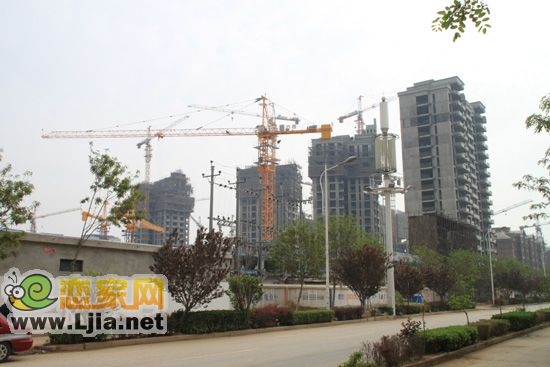 楓丹白露工地樓盤(pán)實(shí)拍