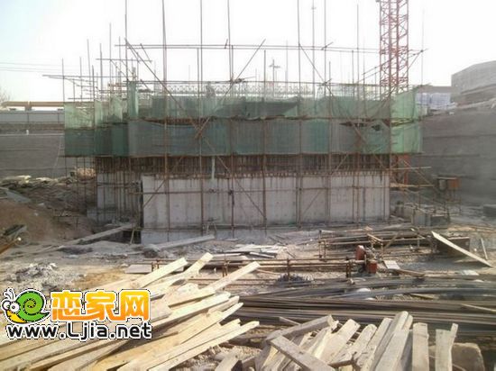 金色漫城5#樓正在建地下一層