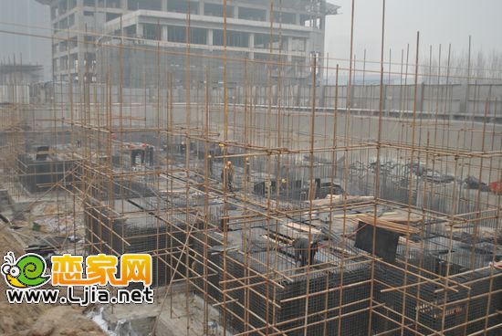 現(xiàn)代頤和佳苑3#樓正在做地下