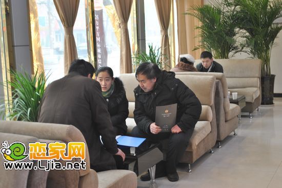 顧客咨詢現(xiàn)場