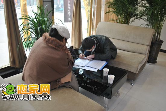 顧客咨詢現(xiàn)場