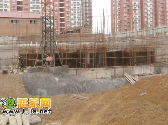 金色漫城3#樓正在做地下