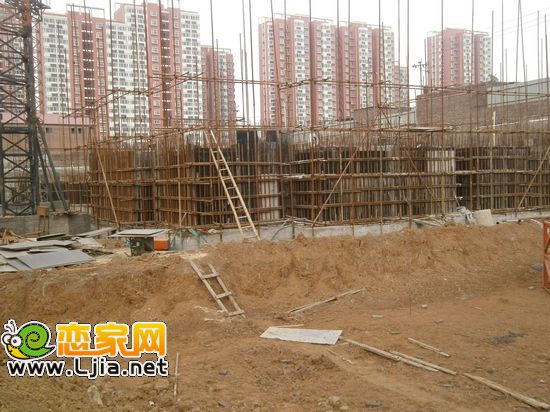 金色漫城4#樓正在做地下