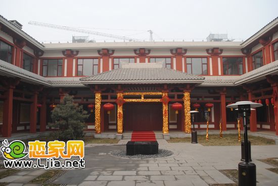 趙都華府會所院內(nèi)
