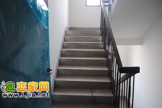 小區(qū)里樓梯