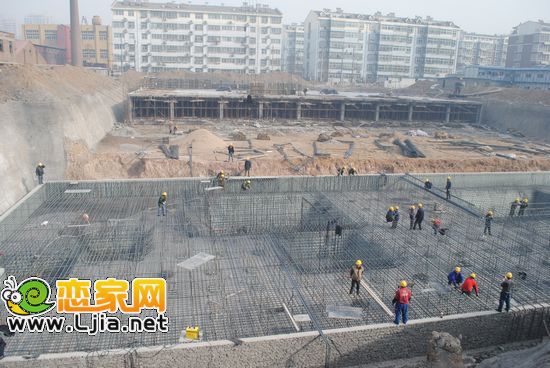 寶利大廈住宅正在做樓體基礎(chǔ)