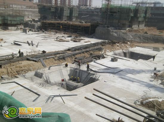 金色漫城1#樓工地實(shí)景