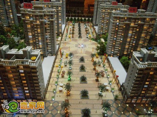 盛瑞華庭東西區(qū)之間的步行街