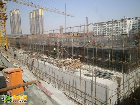 寶利大廈住宅正在做地下2層