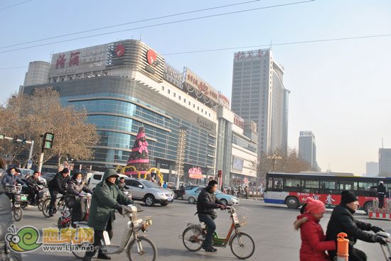 中華大街與人民路交叉口