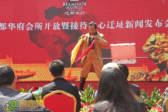 活動(dòng)現(xiàn)場(chǎng)節(jié)目表演