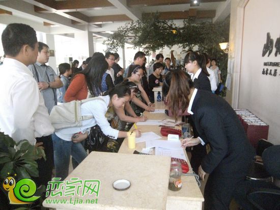 網(wǎng)友登記領(lǐng)禮品
