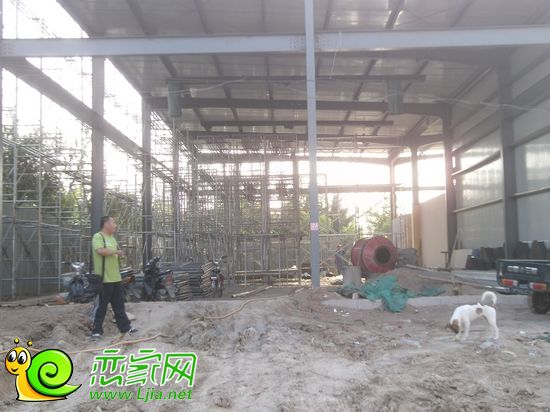 金色漫城售樓部在建中