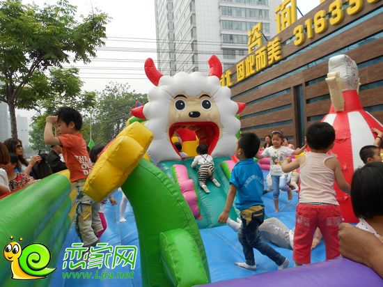 正在玩耍的孩子們