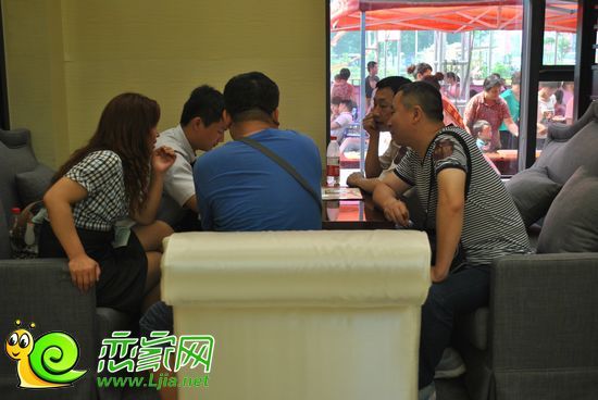 客戶簽約現(xiàn)場