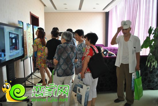網(wǎng)友們在認(rèn)真看銷控