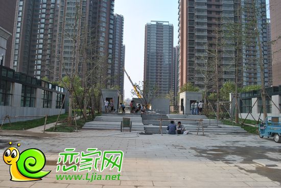 小區(qū)主入口實(shí)景