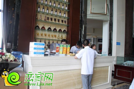 美的城酒水吧臺