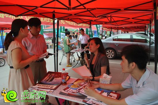 戀家網(wǎng)商超展金業(yè)國際咨詢現(xiàn)場