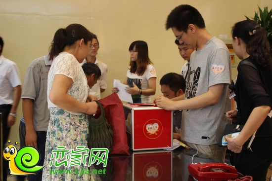 客戶(hù)抽獎(jiǎng)現(xiàn)場(chǎng)