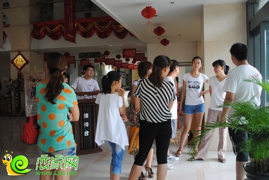 業(yè)主齊聚阿爾卡迪亞售樓部