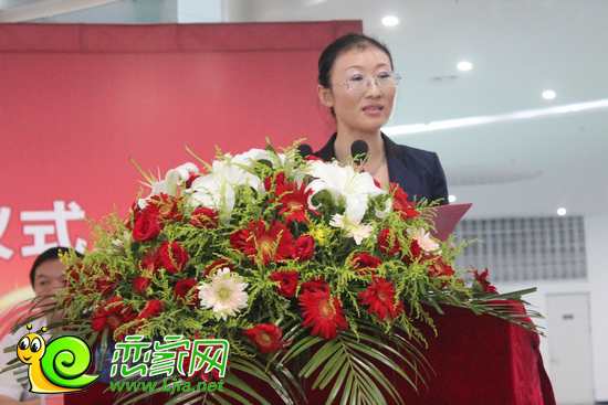 現(xiàn)代建設(shè)集團總經(jīng)理唐麗萍女士發(fā)表講話